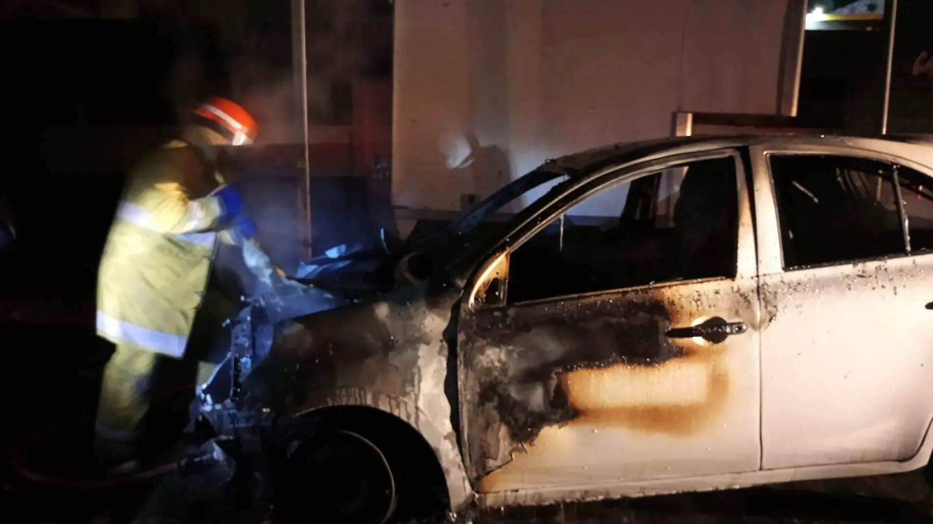 Auto se incendia en Poza Rica 